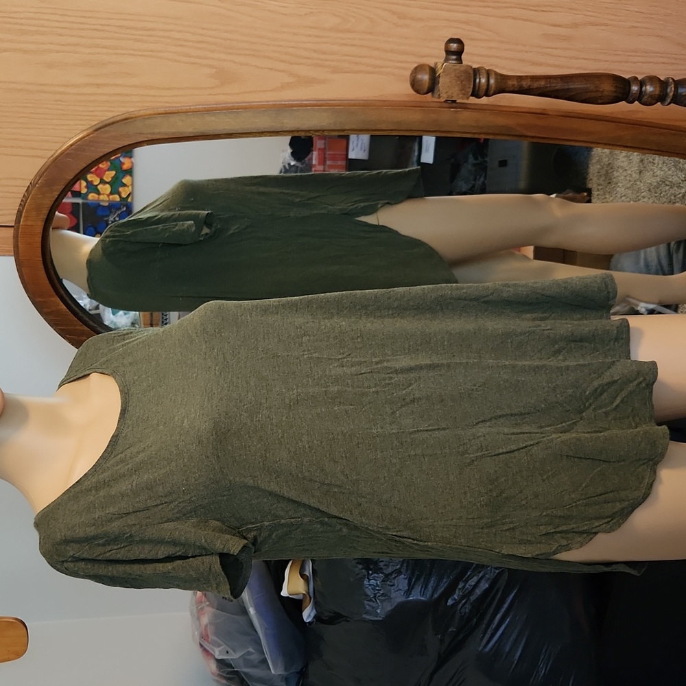 Apt. 9 Essentials Green Blouse MD ☆ Long shirt ☆ Short sleeves ☆ Beautiful